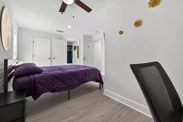 Coliving in Live Oaks Square - East Tampa, Tampa