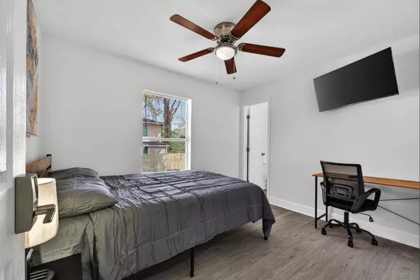 Coliving in Live Oaks Square - East Tampa, Tampa