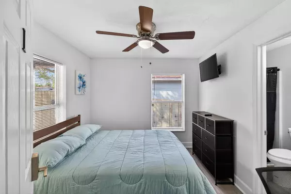 Coliving in Live Oaks Square - East Tampa, Tampa