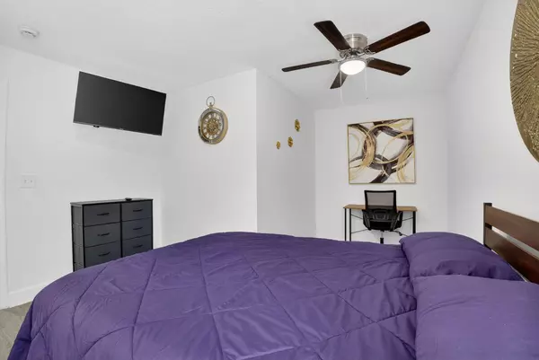 Coliving in Live Oaks Square - East Tampa, Tampa