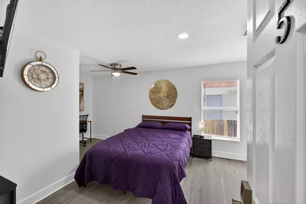 Coliving in Live Oaks Square - East Tampa, Tampa