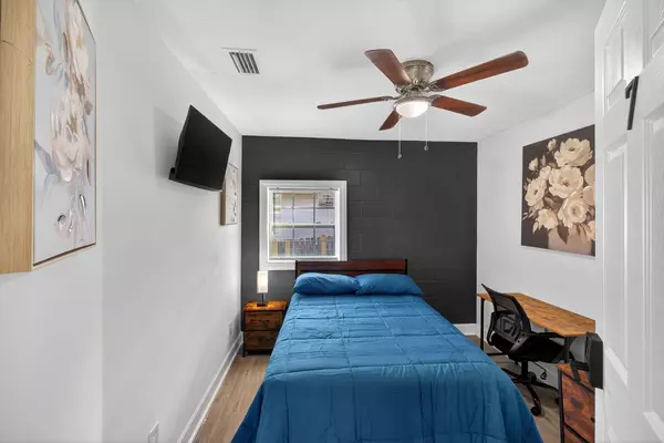 Coliving in Live Oaks Square - East Tampa, Tampa