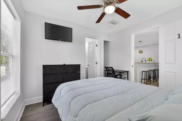 Coliving in Live Oaks Square - East Tampa, Tampa