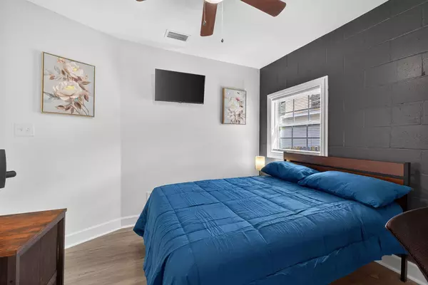 Coliving in Live Oaks Square - East Tampa, Tampa