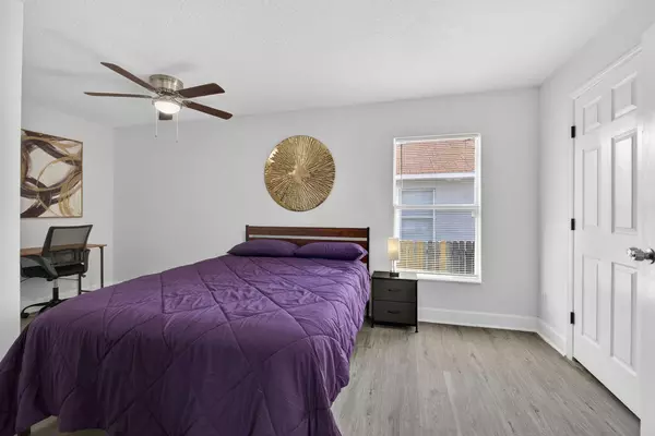 Coliving in Live Oaks Square - East Tampa, Tampa
