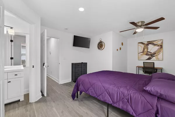 Coliving in Live Oaks Square - East Tampa, Tampa