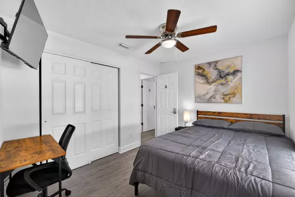 Coliving in Live Oaks Square - East Tampa, Tampa
