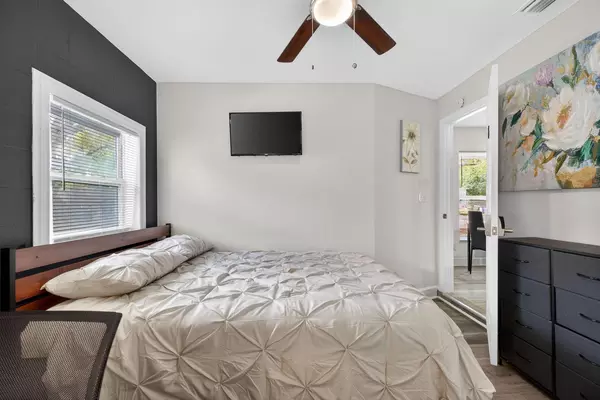 Coliving in Live Oaks Square - East Tampa, Tampa