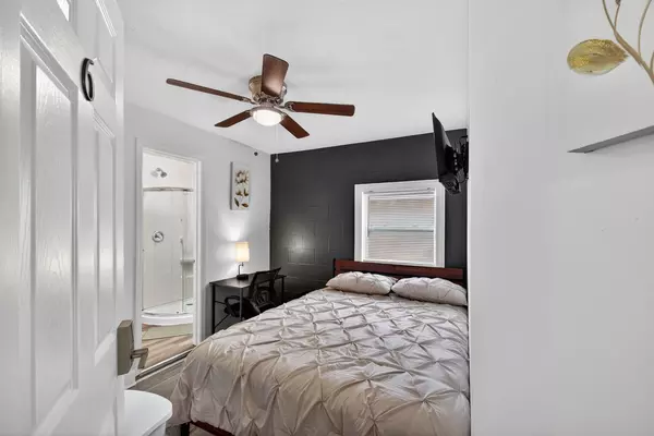 Coliving in Live Oaks Square - East Tampa, Tampa