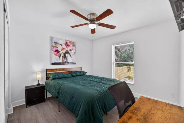 Coliving in Live Oaks Square - East Tampa, Tampa