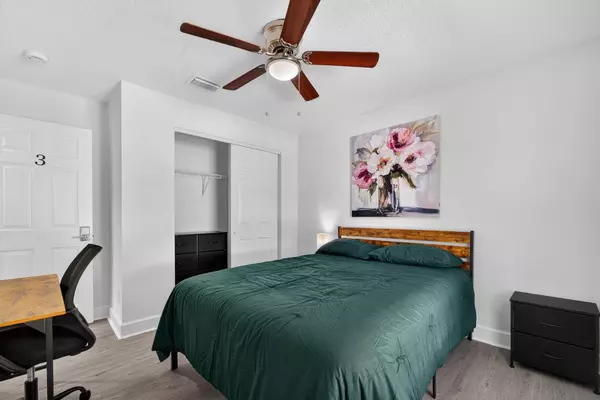 Coliving in Live Oaks Square - East Tampa, Tampa