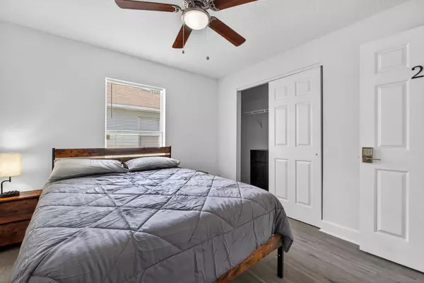 Coliving in Live Oaks Square - East Tampa, Tampa