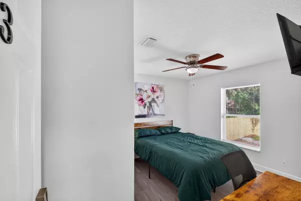 Coliving in Live Oaks Square - East Tampa, Tampa