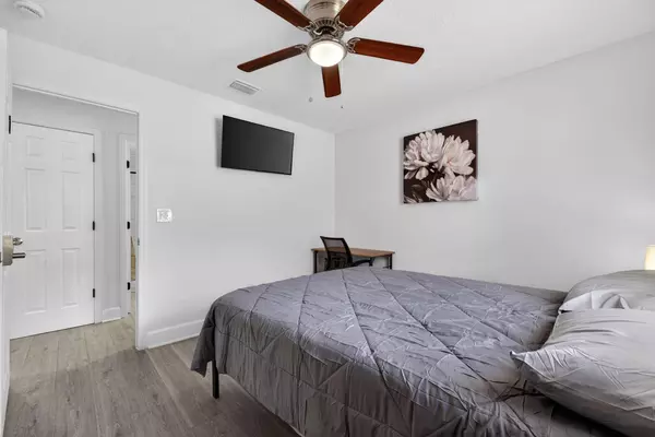 Coliving in Live Oaks Square - East Tampa, Tampa