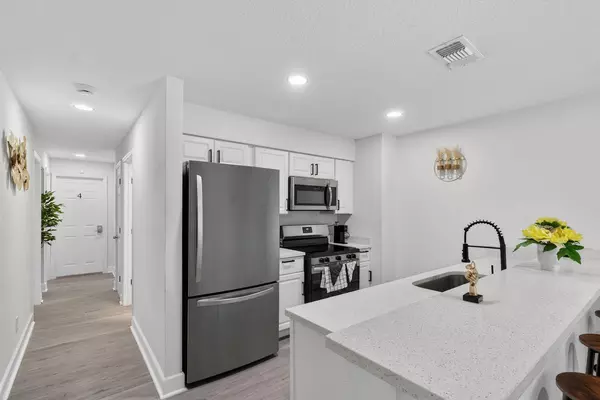 Coliving in Live Oaks Square - East Tampa, Tampa