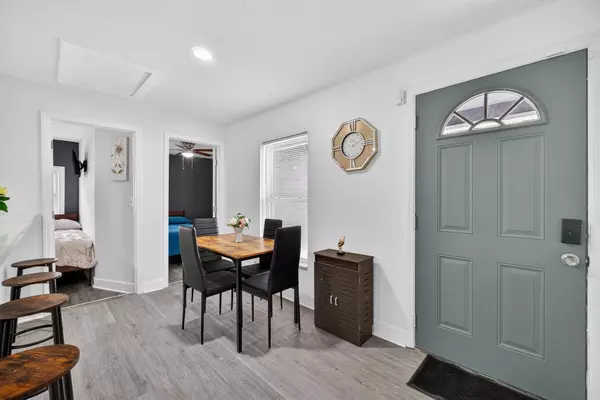 Coliving in Live Oaks Square - East Tampa, Tampa