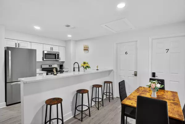 Coliving in Live Oaks Square - East Tampa, Tampa