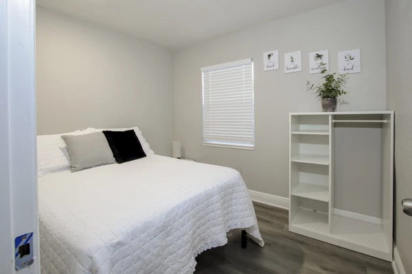 Coliving in Live Oaks Square - East Tampa, Tampa