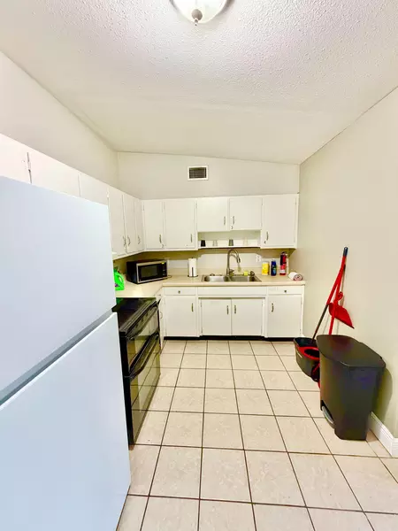 Coliving in University Square - North Tampa, Tampa