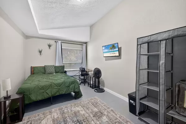 Coliving in Fort Myers Shores - Fort Myers, Fort Myers