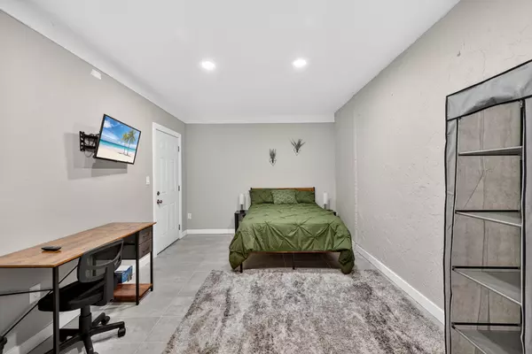 Coliving in Fort Myers Shores - Fort Myers, Fort Myers