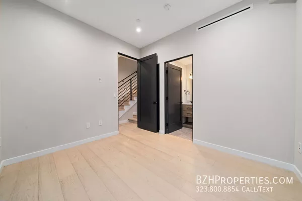 4 bedrooms apartment for rent in Valley Village - San Fernando Valley, Los Angeles