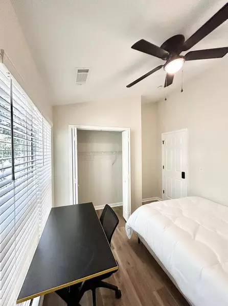 Coliving in College Downs - North Charlotte, Charlotte