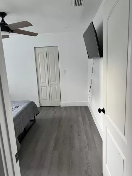 Coliving in Live Oaks Square - East Tampa, Tampa