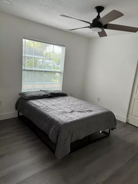 Coliving in Live Oaks Square - East Tampa, Tampa