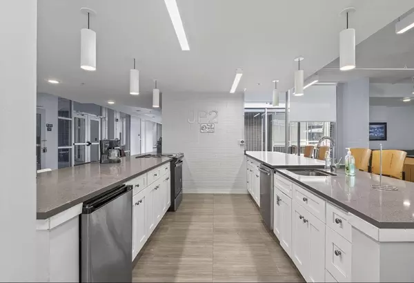 Coliving in South Plaza - KCMO, Kansas City