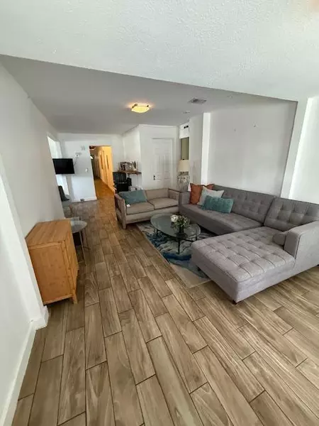 Coliving in Downtown St. Petersburg - Clearwater-St. Petersburg, Tampa