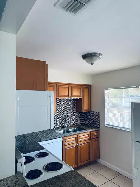 Coliving in Shore Acres - Clearwater-St. Petersburg, Tampa