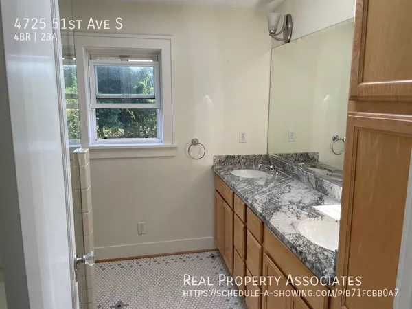 4 bedrooms apartment for rent in Seward Park - SE Seattle, Seattle