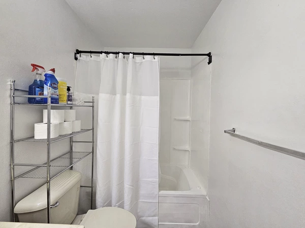 Coliving in Land O' Lakes - North Tampa, Tampa