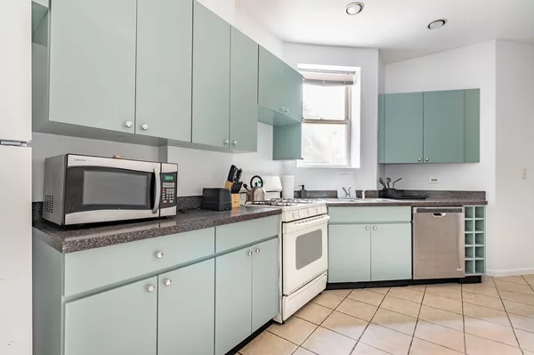 Coliving in Ukrainian Village - West Side, Chicago