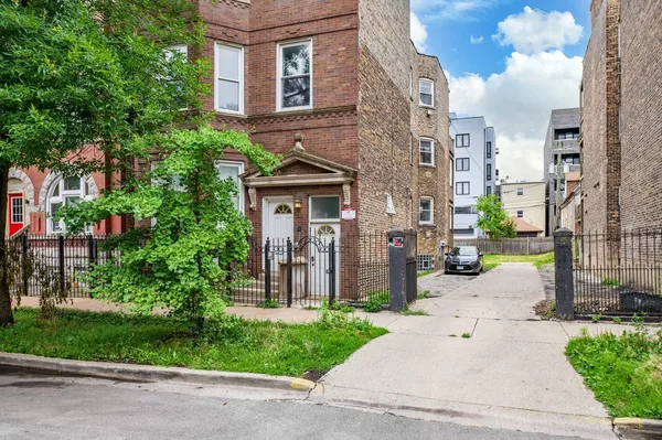 Coliving in Ukrainian Village - West Side, Chicago