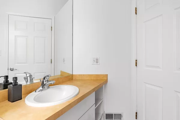 Coliving in Ukrainian Village - West Side, Chicago