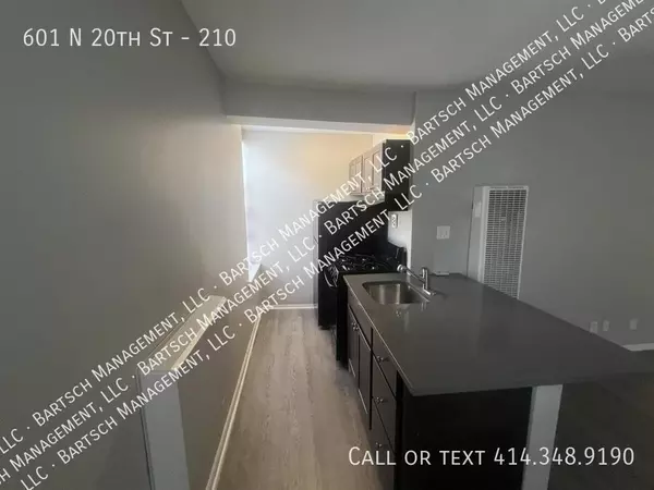 Studio Apartment for rent in Avenues West - Central Mil, Milwaukee