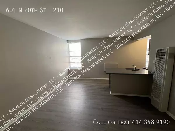 Studio Apartment for rent in Avenues West - Central Mil, Milwaukee
