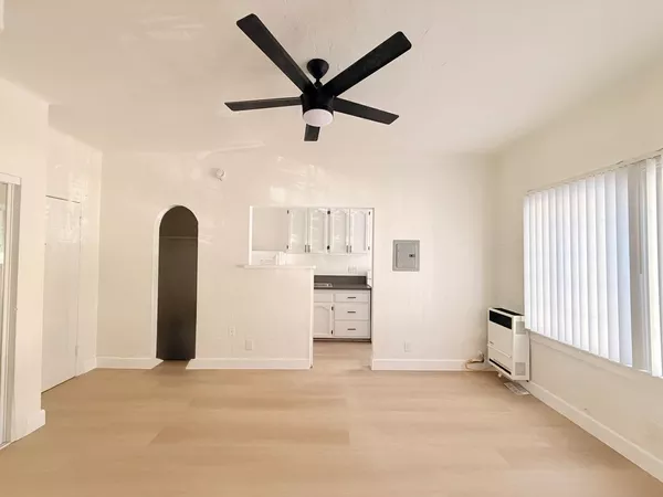 Studio Apartment for rent in Harvard Heights - Central Los Angeles, Los Angeles