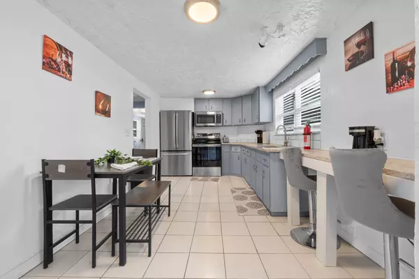 Coliving in Live Oaks Square - East Tampa, Tampa