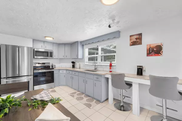 Coliving in Live Oaks Square - East Tampa, Tampa