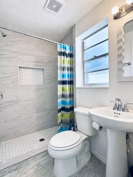 Coliving in Cedar Hills - Westside, Jacksonville