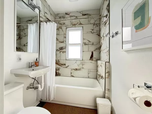 Coliving in Merrill Park - West / SW Mil, Milwaukee