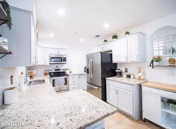 Coliving in Cedar Hills - Westside, Jacksonville