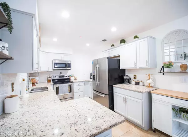 Coliving in Cedar Hills - Westside, Jacksonville