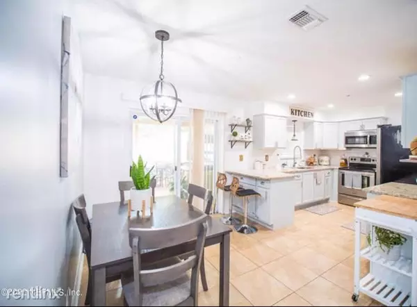 Coliving in Cedar Hills - Westside, Jacksonville