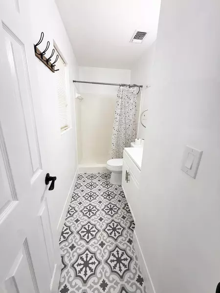 Coliving in Cedar Hills - Westside, Jacksonville