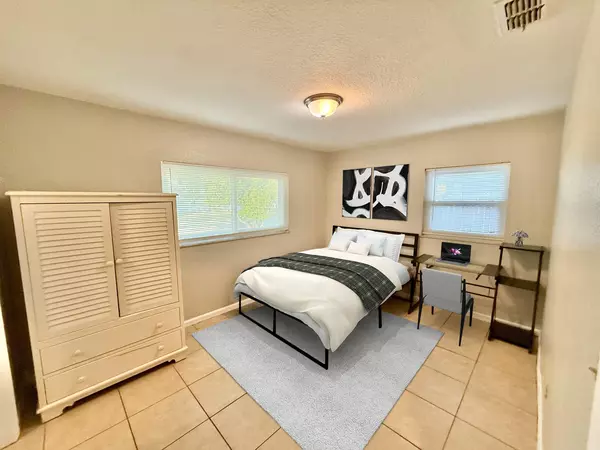 Coliving in Live Oaks Square - East Tampa, Tampa