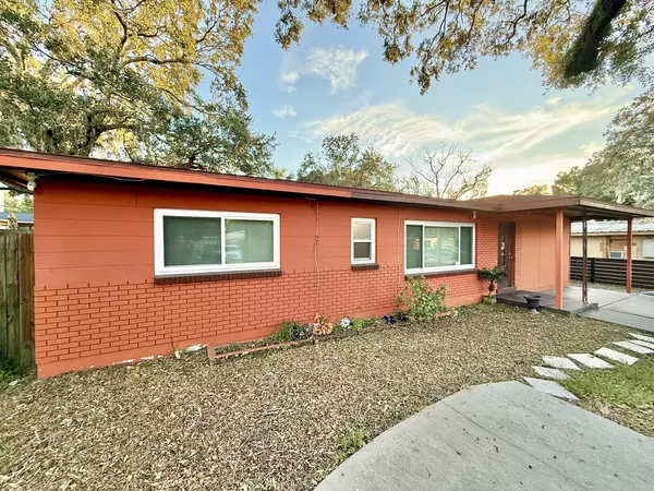 Coliving in Live Oaks Square - East Tampa, Tampa